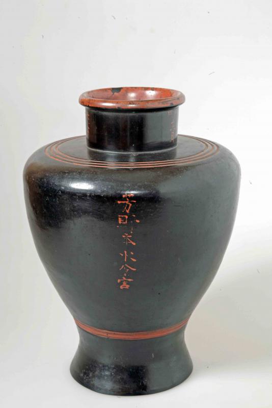 黒漆瓶子