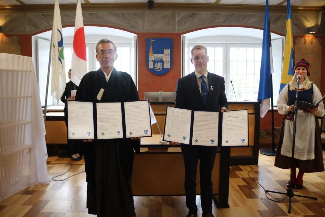 サーレマー市との締結式