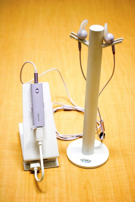軟骨伝導集音器（イヤホン）