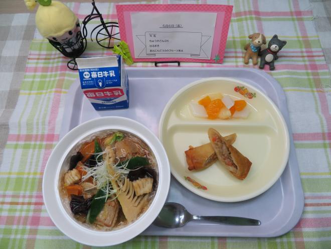 給食の写真の画像2