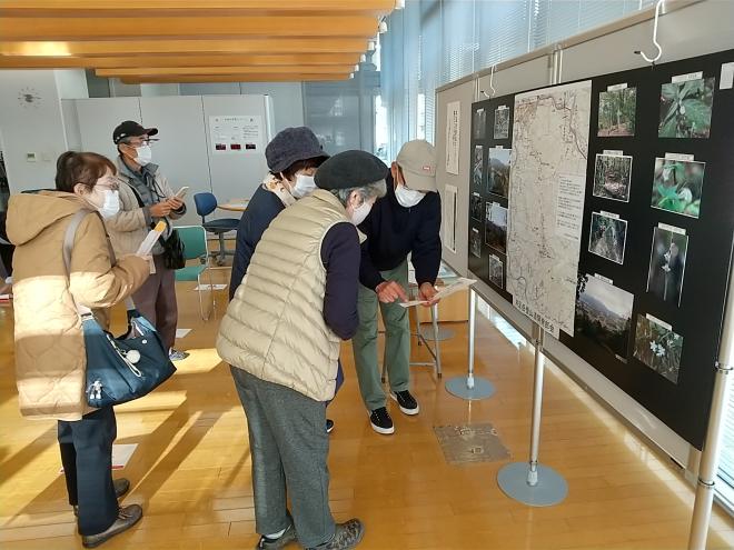 井足岳から伊那佐山へ、登山道とコース紹介展示の画像1