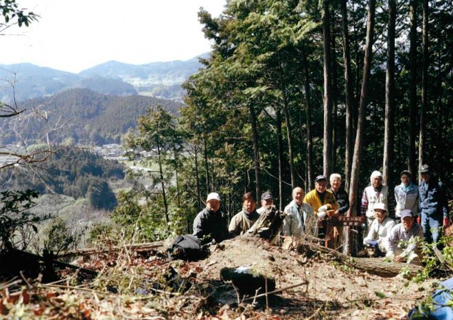 井足岳登山コースを整備、道標と簡易ベンチを設置の画像3