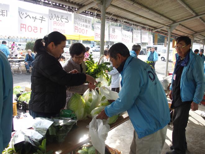 大王じまん市地元野菜販売