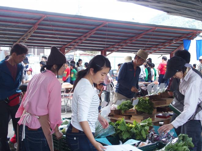 宇陀マルシェ野菜販売