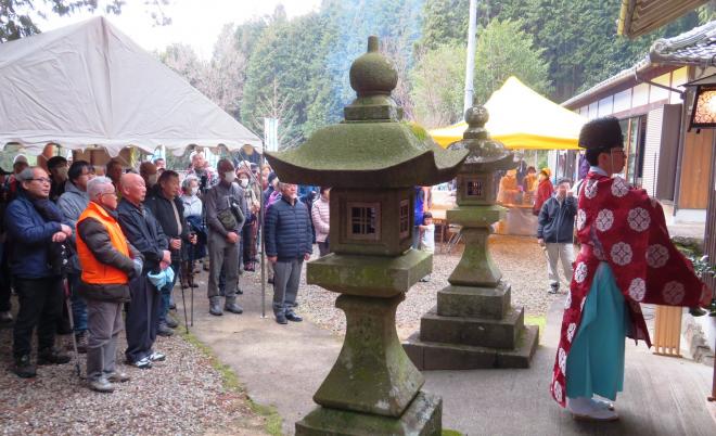 大和富士登山の参加者へ、豚汁をふるまい笑顔に！の画像3