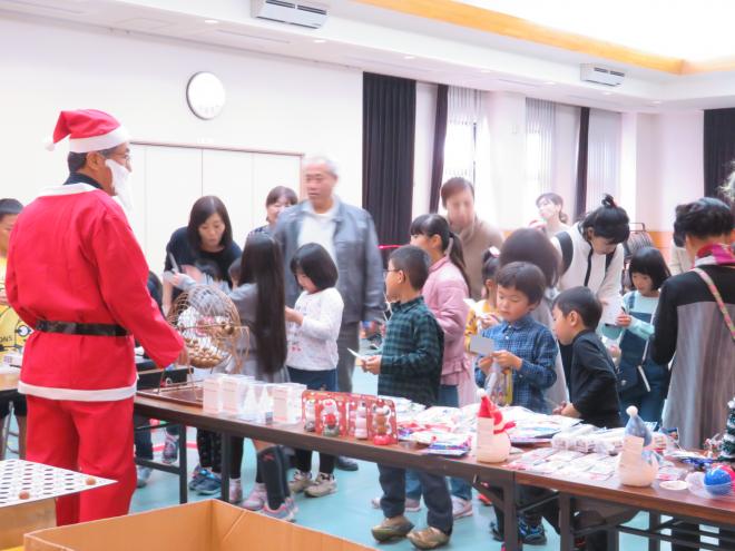 地域の子どもたちがクリスマス会を楽しむの画像2