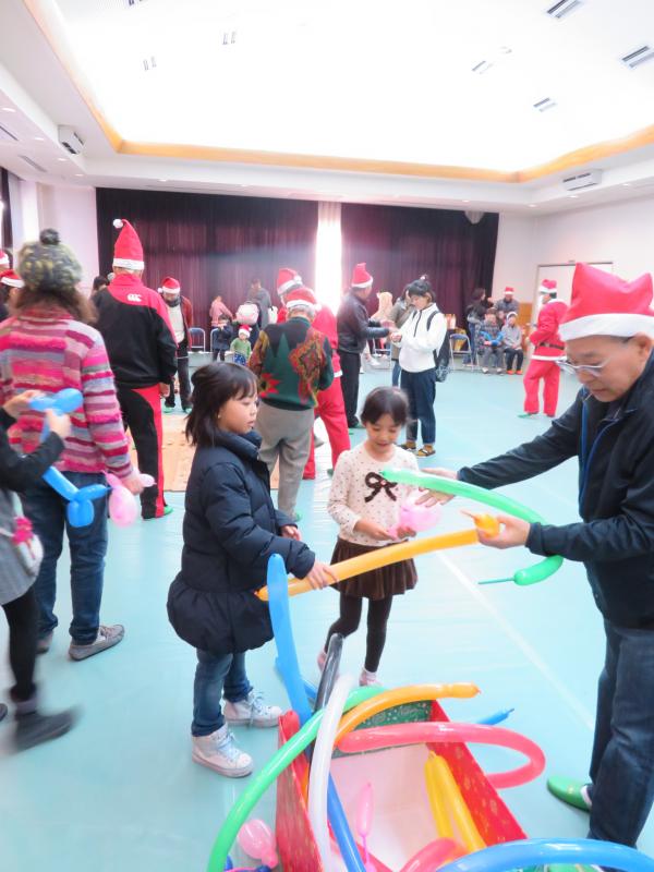 地域の子どもたちがクリスマス会を楽しむの画像3