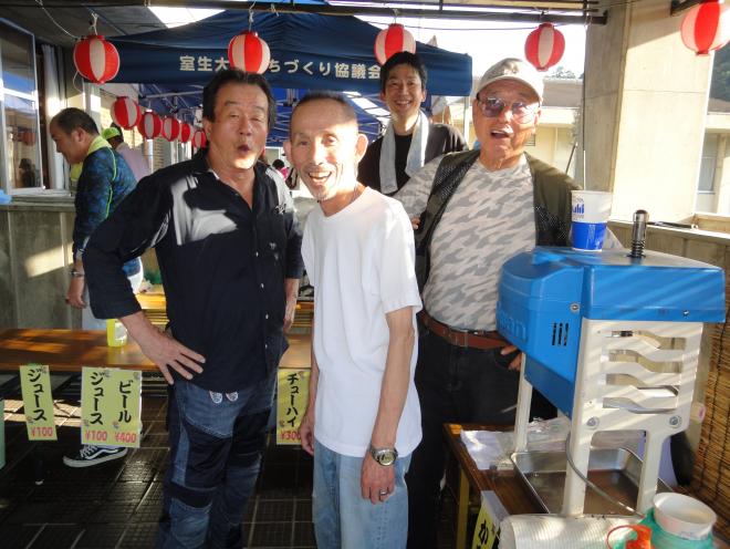 大野出迎える会長