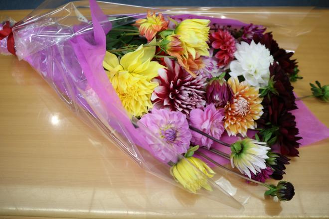 ダリア花束