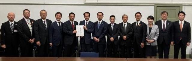 関係省庁職員との写真