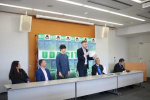 記者会見の様子