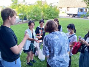 現地学生と交流2